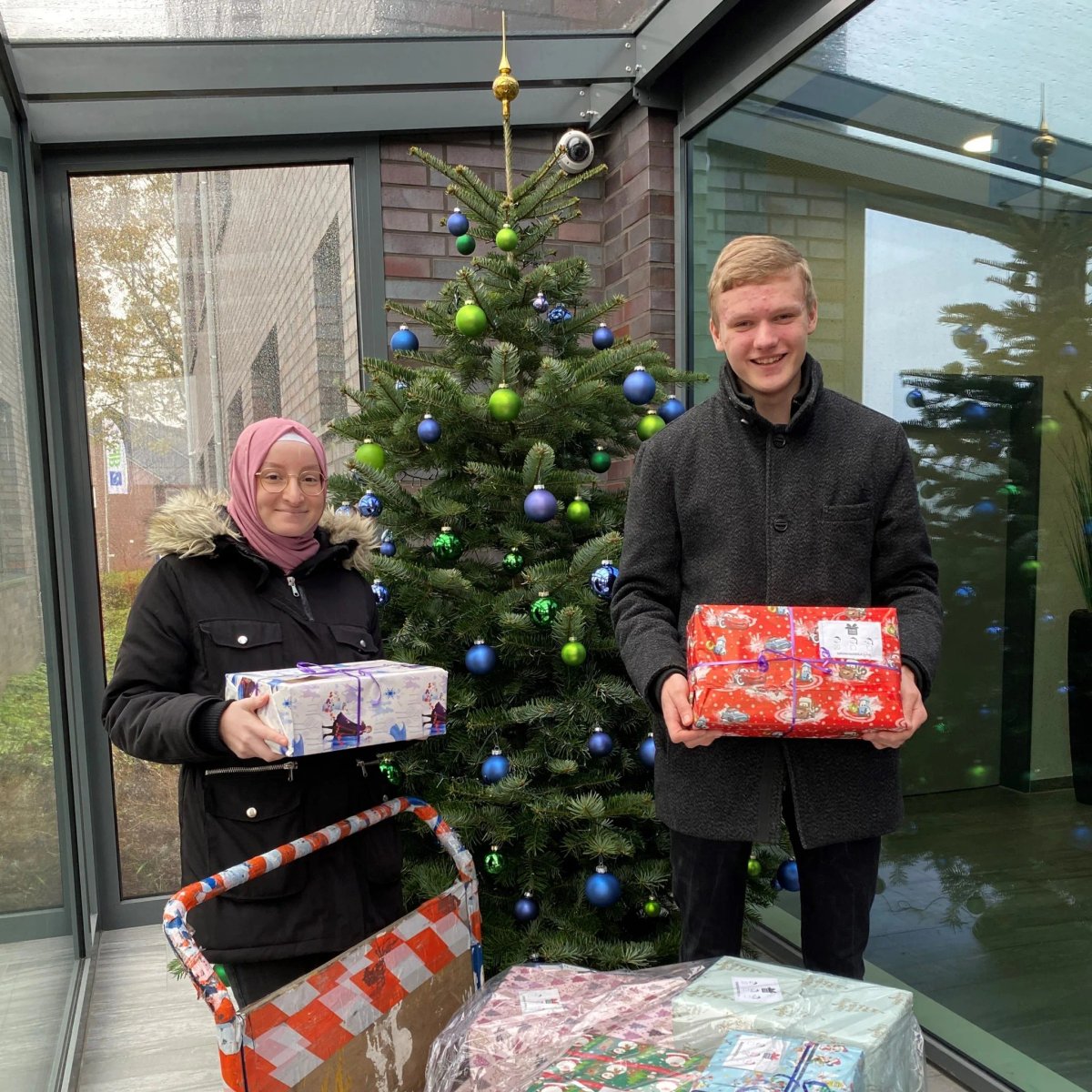 Kleine Freuden: L.I.T. beteiligt sich an Weihnachtspäckchenkonvoi