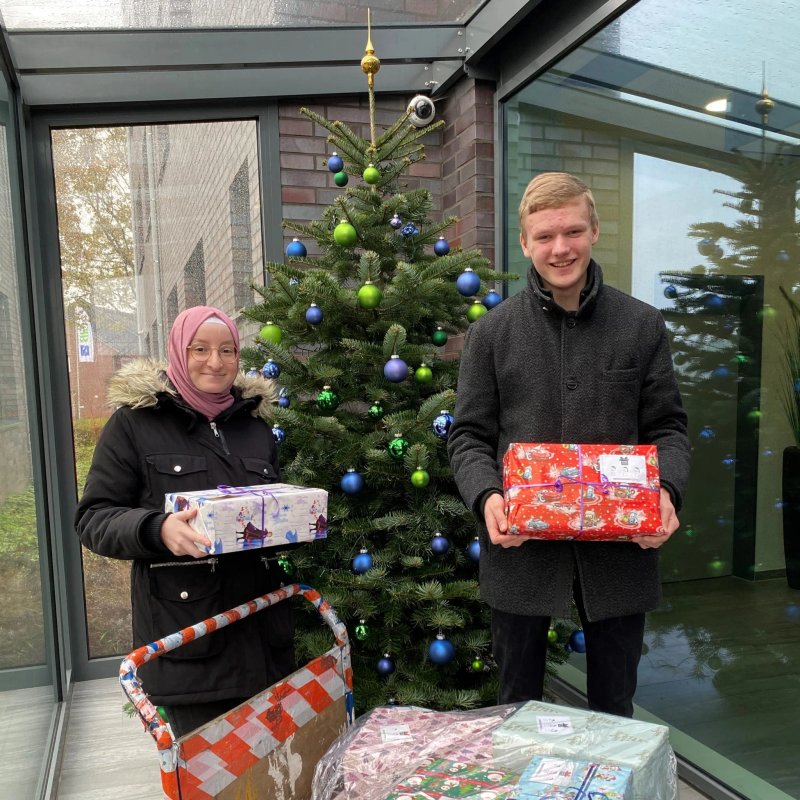 Small Joys: L.I.T. Participates in Christmas Parcel Convoy